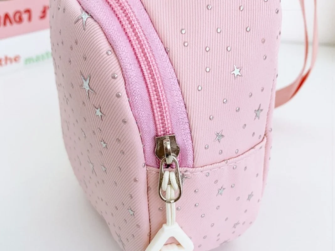 2026 Niedliche Kinder-Umhängetasche mit Sternenmuster für Mädchen und Jungen, verstellbare Riemen, Reißverschluss, Kindertasche – Detail 2