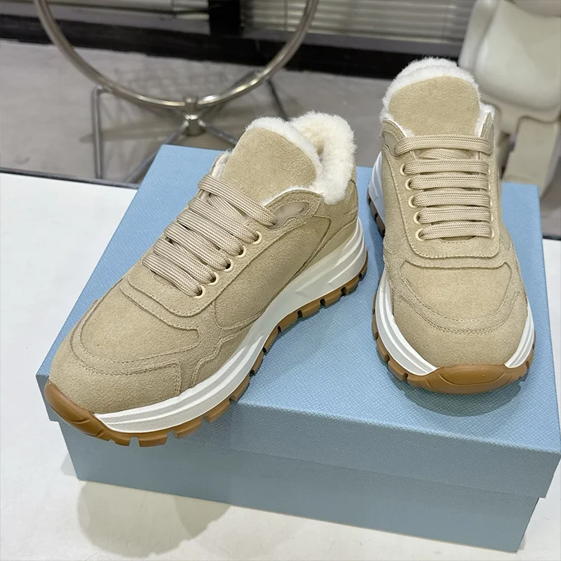 تتميز الأحذية الرياضية غير الرسمية المصنوعة من الصوف للشتاء عالي الجودة بنعل خارجي مزدوج الألوان متين وخفيف للغاية 25090887