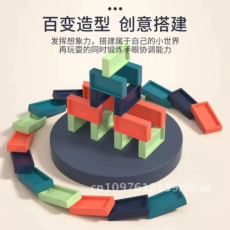 Domino quebra-cabeça crianças colocação automática e emissão de som elétrico e luz pequeno trem brinquedos dominó trem brinquedo presente do miúdo