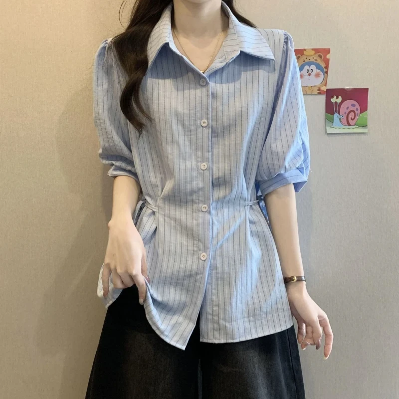 

Новая летняя женская блузка с воротником-стойкой, в полоску, с завязками, на пуговицах, короткий рукав, в корейском стиле, повседневная, модная, молодежная одежда