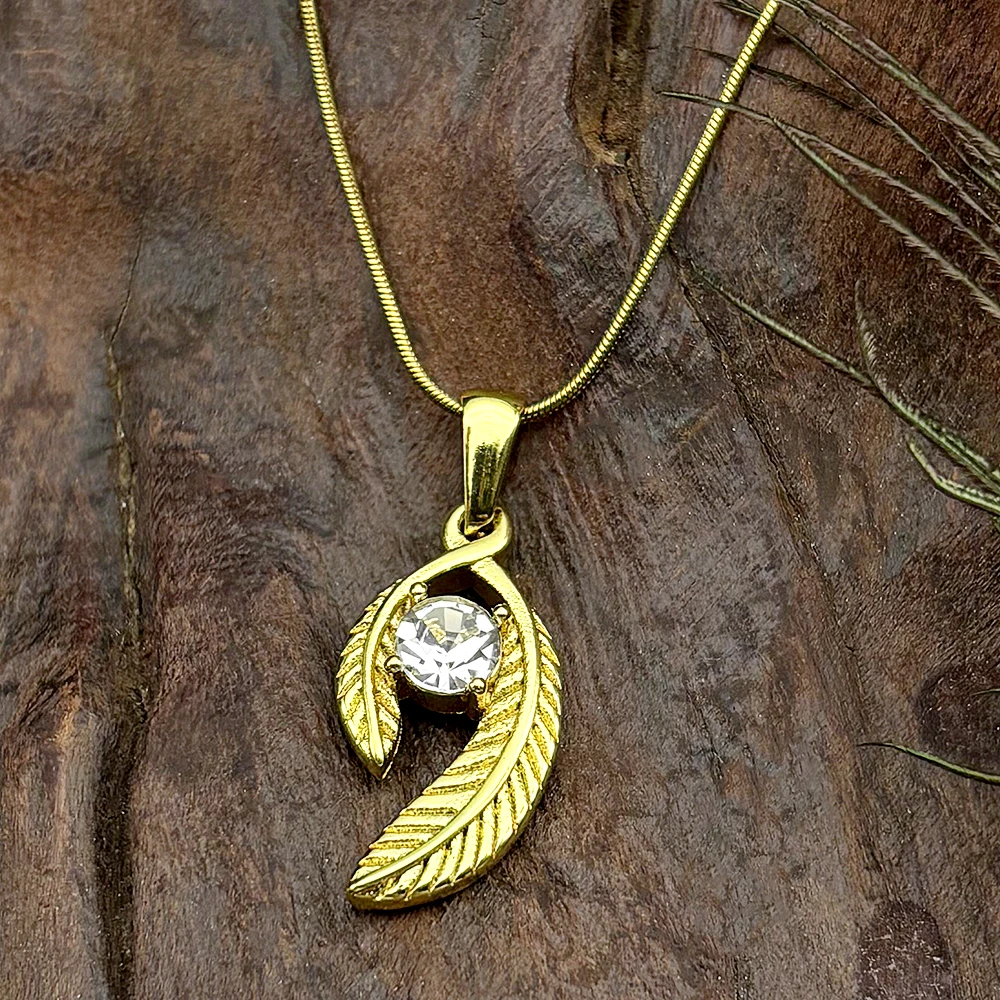 

Bohemian Summer Rhinestone Feather Pendant Necklace for Women Stainless Steel Gold Color Leaf Chain Necklaces Boho Jewelry Gift