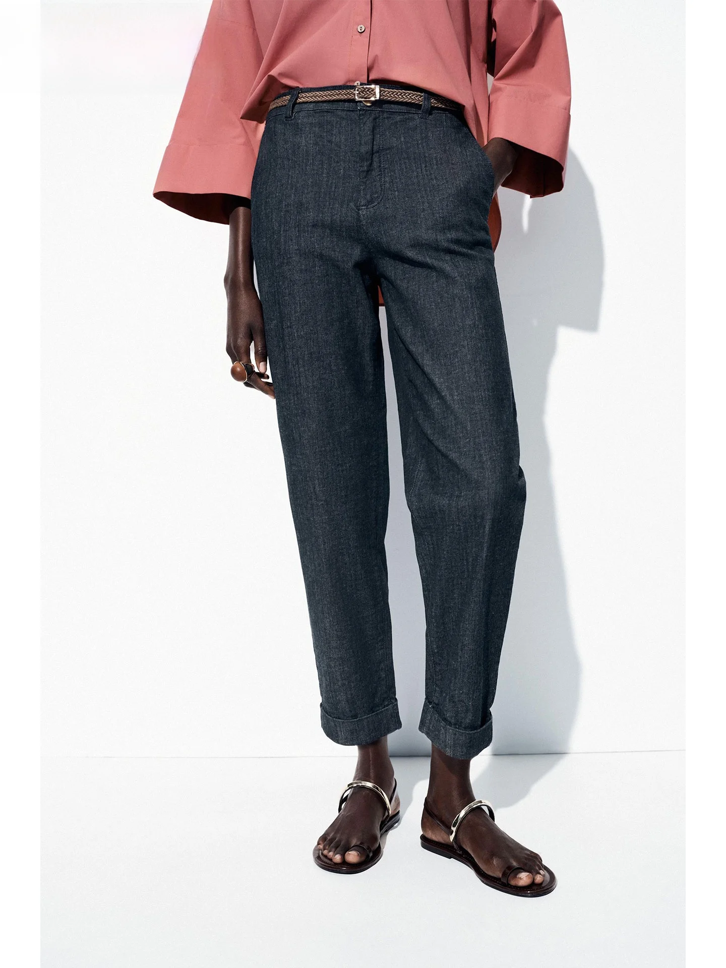 

ZAPRHA 2025 Summer Faionable Mid-Waist Cuffed Denim Casual Pants Woven Belt Ladies Loose Fit l Waist Other Fabric