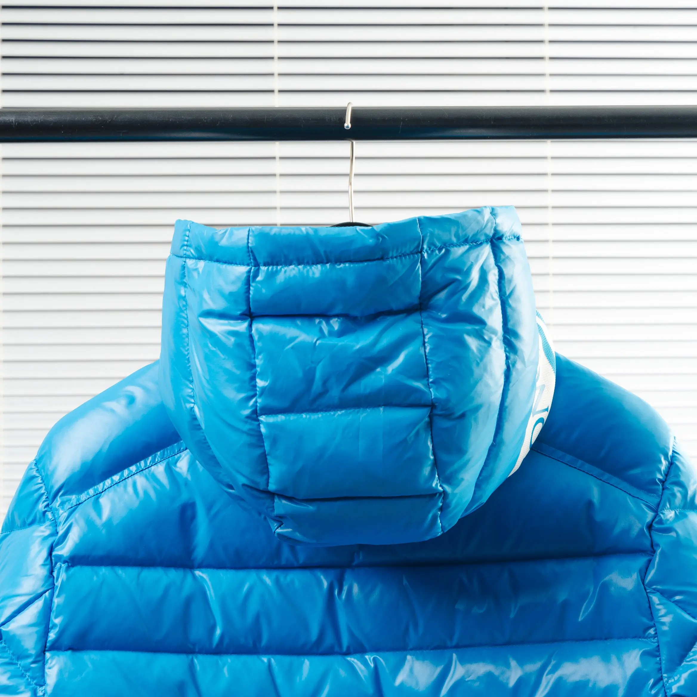 المرأة أسفل معاطف فاخرة مصمم بلون الدافئة سترات رجالي جودة عالية العلامة التجارية لينة موضة الملابس النسائية شتاء 2025 #5