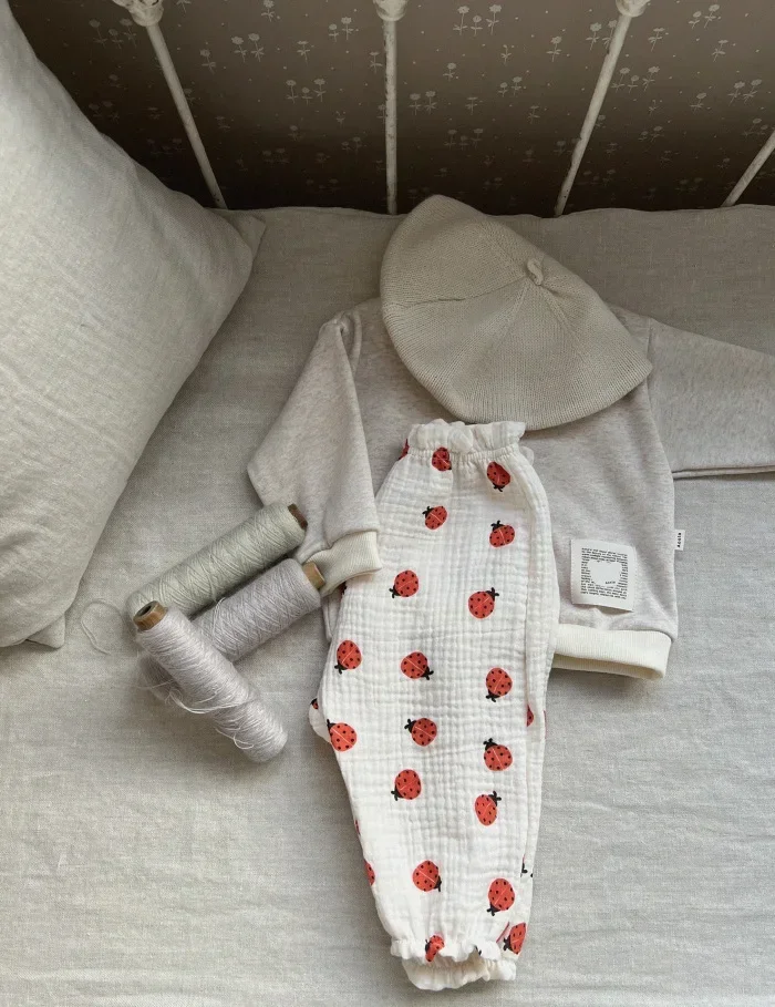Bio-Baumwoll-Musselin-Hosen für Babys, süße Capri-Hosen mit Muster, weiche, leichte Hosen für Neugeborene und Kleinkinder, für alle Jahreszeiten. – Detail 25