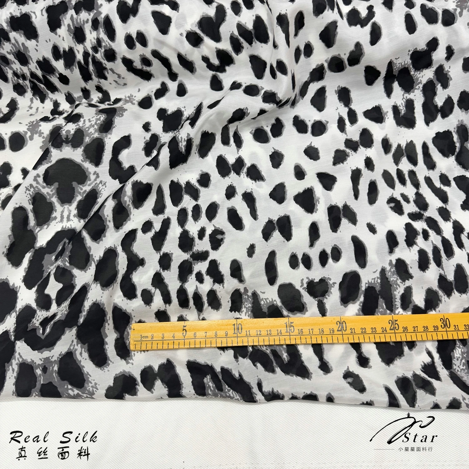 Black and White Leopard Print Printed Silk Linen Shirt Dress Thin Silk Satin Fabric Linen Fabric view 2