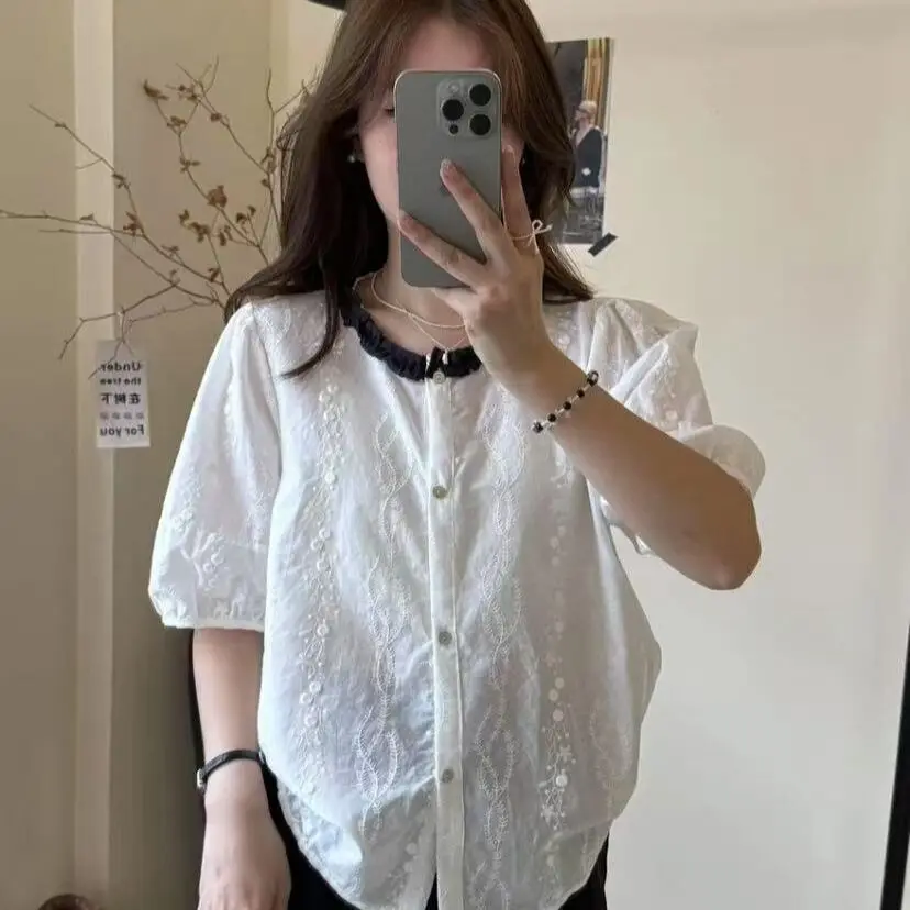 Camicetta francese a maniche corte da donna Nuova collezione Summer 2025 Camicia ampia con design in pizzo