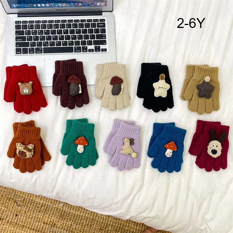 

Зимние вязаные перчатки для маленьких детей 2-6 лет Ins с пятью пальцами, теплые, милые, для маленьких девочек и мальчиков, дизайн этикетки, модная мода для малышей, холодная погода