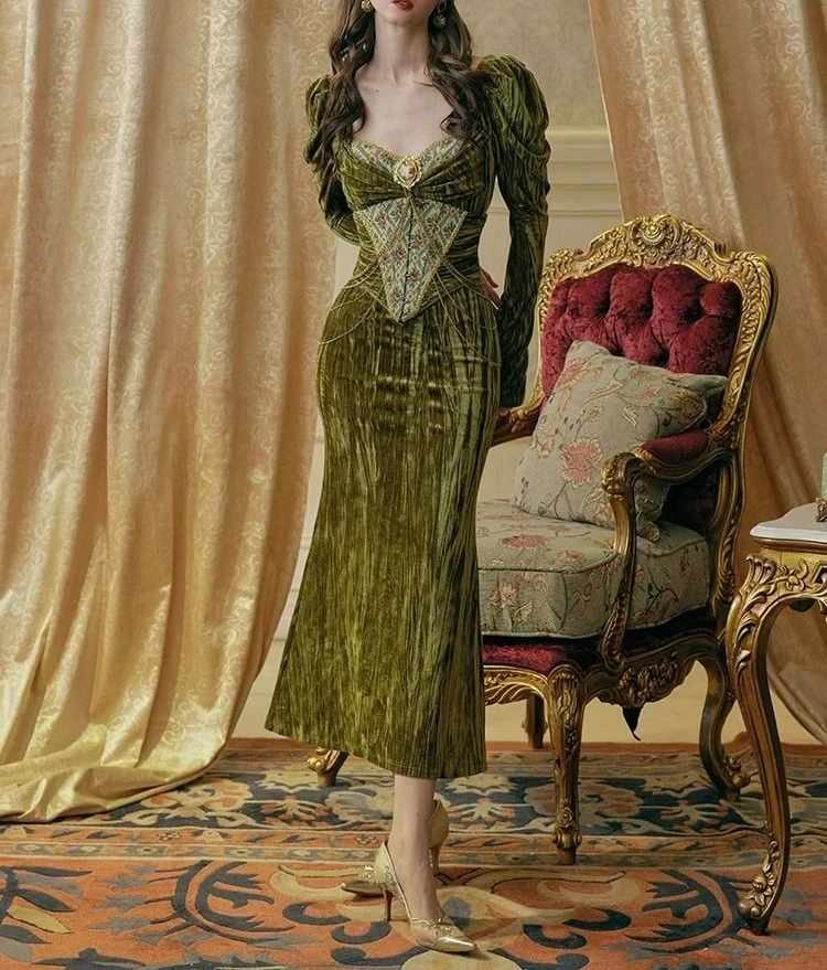 

2025 Autumn and Winter New Retro Green Velvet Fishbone Dress Fishbone Waist Seal Mature Skirt
