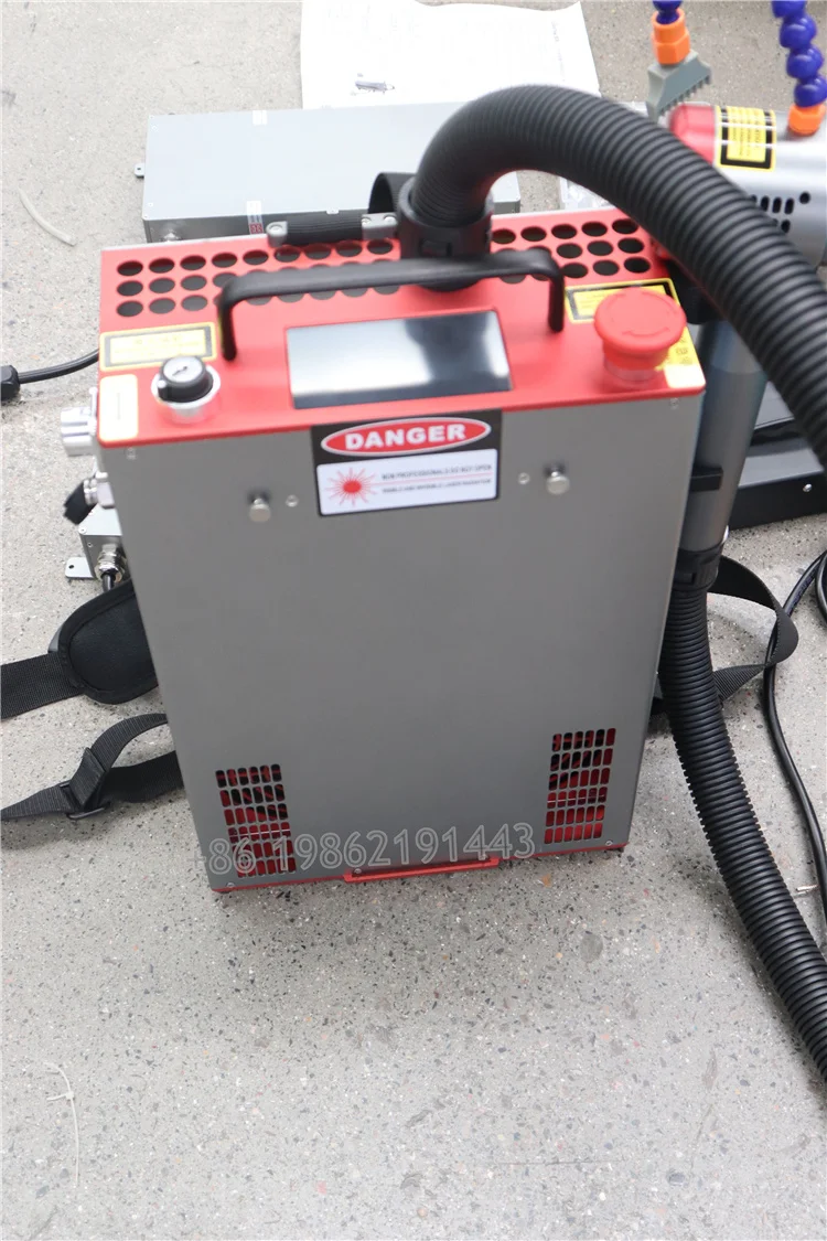 Top Selling CNC Laser Rust Removal 100W 200w Pulse Backpack Fiber Laser Cleaning Machine