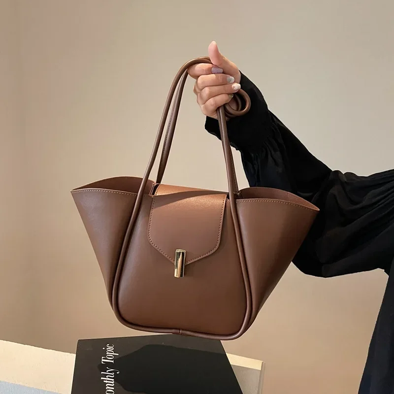 

2025New omen's Tote Bag Large Capacity Lock Buckle Shoulder Bag Elegant Work Commuter Purse Unique Design Underarm Hobo Bag