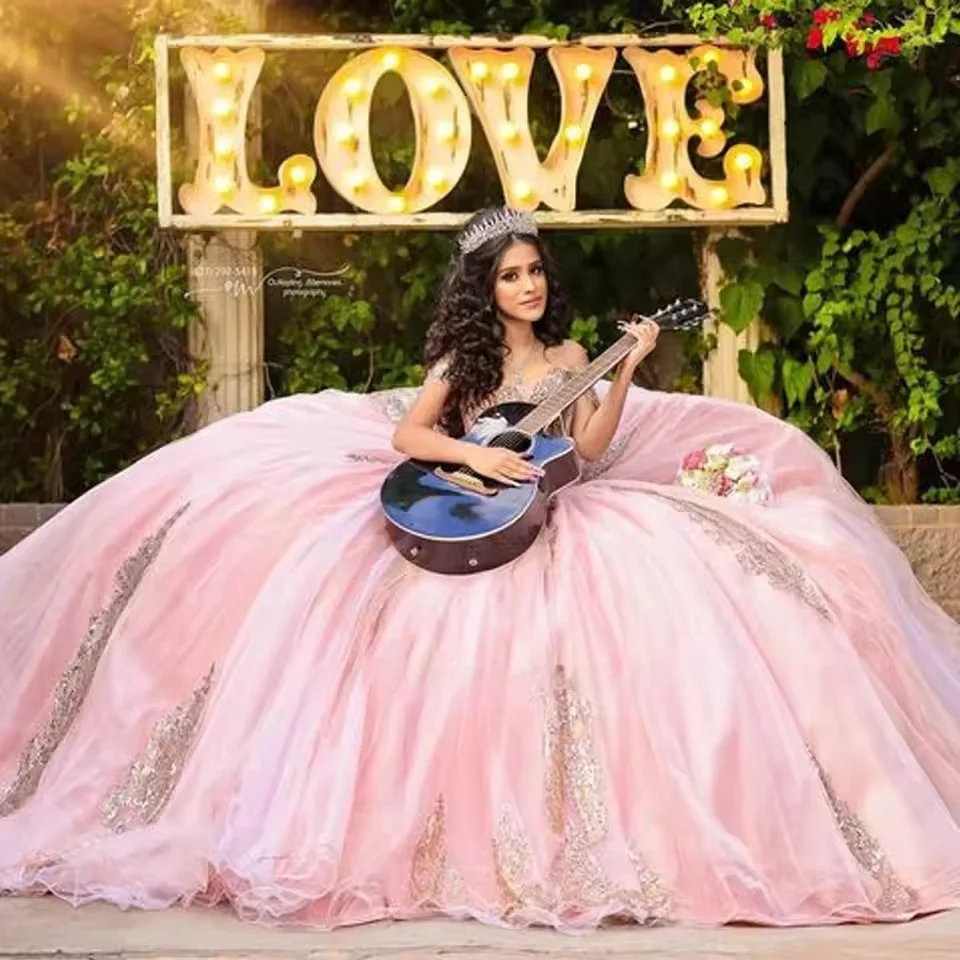 Rosa Charro-Quinceanera-Kleider, Ballkleid, schulterfrei, Applikationen, mexikanische Sweet-16-Kleider, 15 Jahre, individuell gestaltet