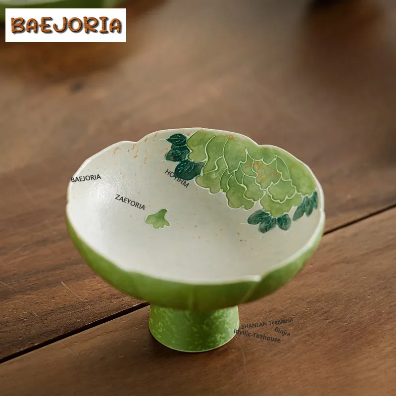 Platos de fruta con diseño de peonías pintadas a mano en tonos marrón verdoso, estilo vintage, para repostería, uso doméstico, hostelería, accesorios y decoración.
