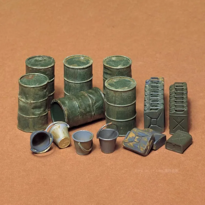 Tamiya 35026 Kit modello militare in scala 1/35 Set di fusti e taniche per olio