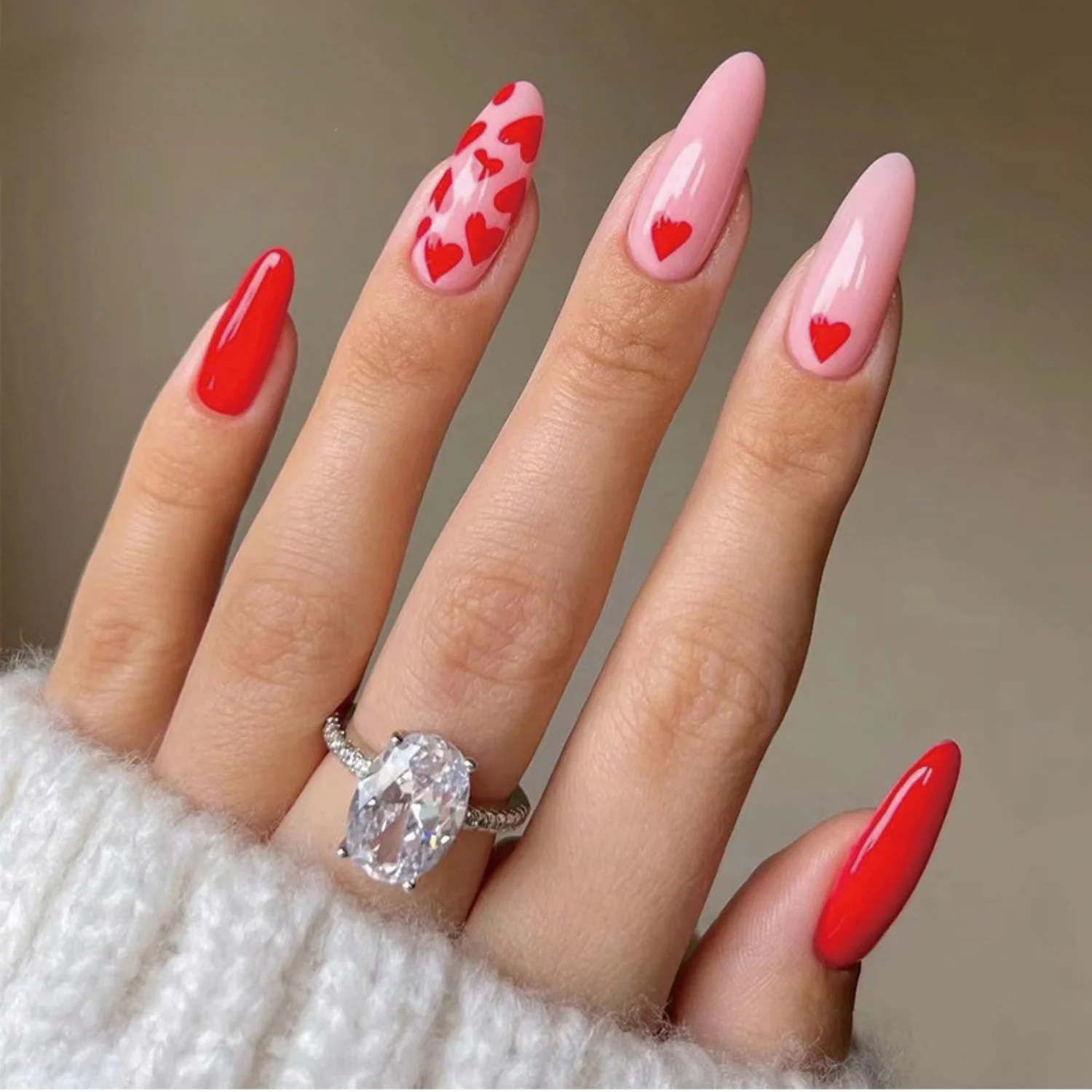 

.Miemie Design 24-Piece ABS Reusable Artificial Nails Mid Oval with Red Spotted Heart-Shape Pattern for Finger Application