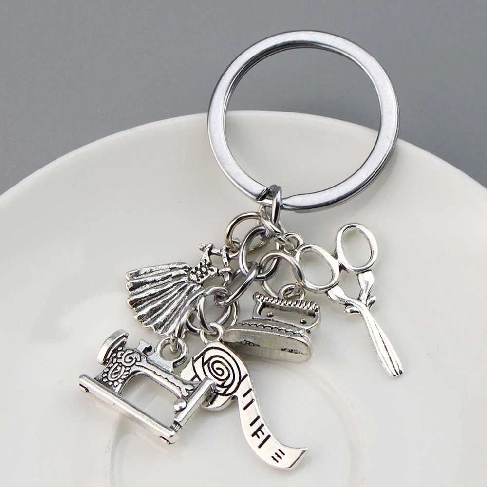 Neuer Nähmaschinen-Schlüsselanhänger, Schneider-Schlüsselring, Eisen-Maßband, Buchstaben-Anhänger, Schlüsselkette, Damengeschenk, DIY-Schmuck, handgefertigt