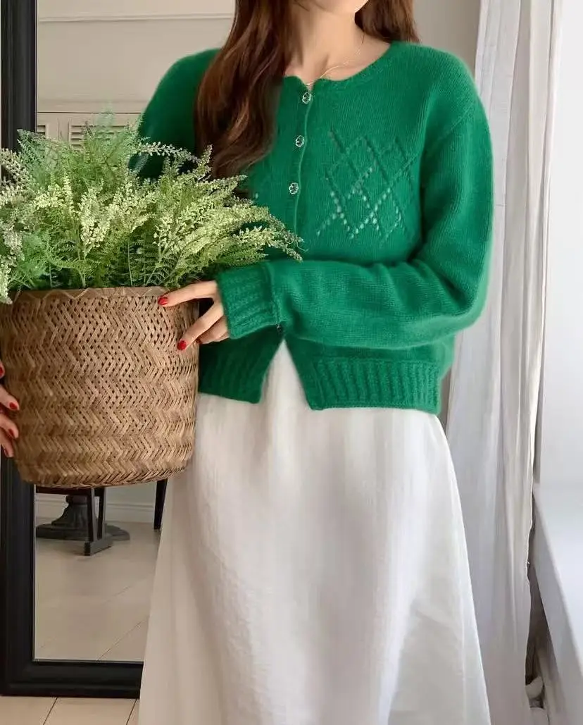 Hochwertiger Strickpullover mit langen Ärmeln, kleinem Duft und modischem Lochmuster. – Detail 8