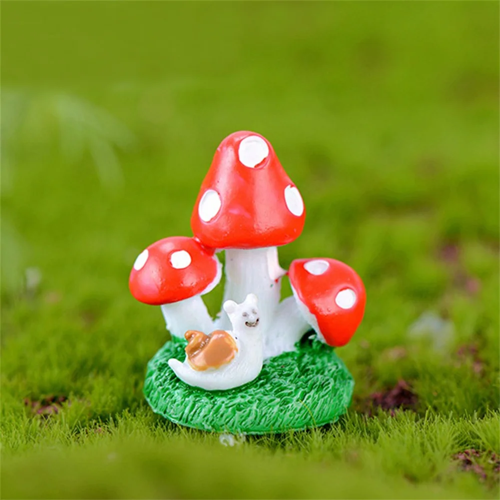 Garden Miniatures Mini Mushroom Garden Decoration Resin Cartoon Mushroom Craft Miniature Figurines Garden Decoration