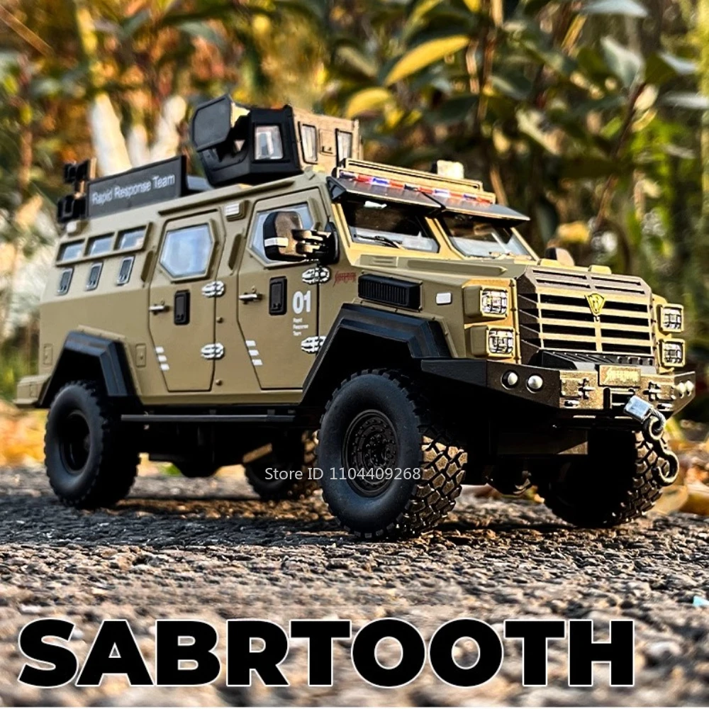 스케일 1:24 Sabertooth 자동차 모델 장난감 문 열림 금속 다이캐스트 충격 흡수 장갑차 데스크탑 장식품