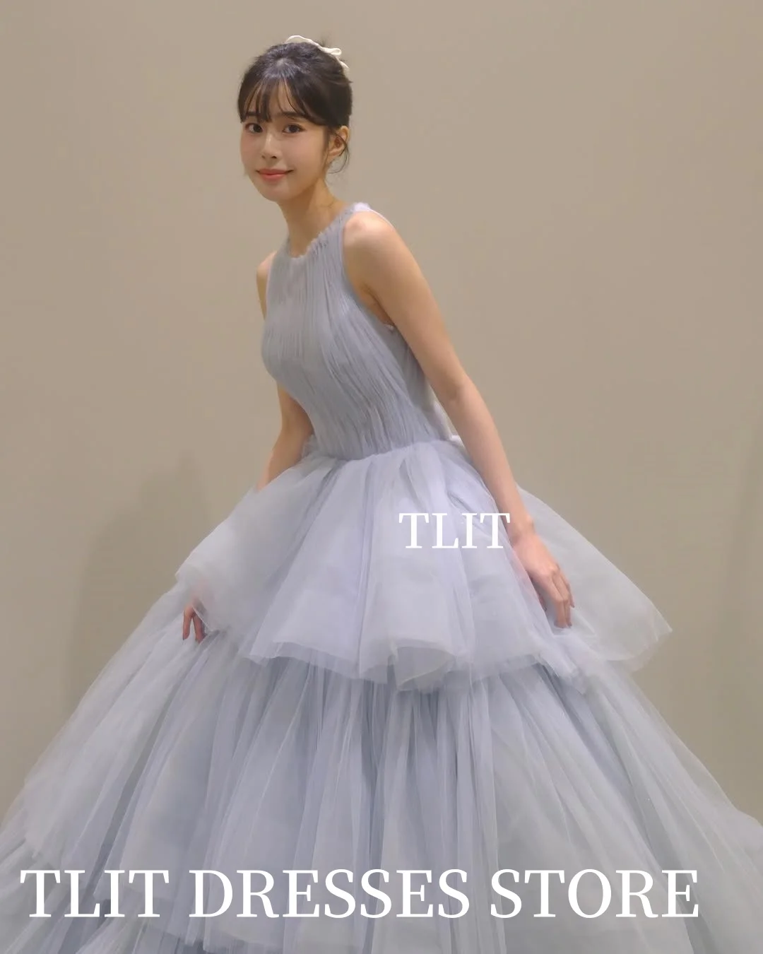 ชุดราตรีทรงเอไลน์ผ้าทูลสีฟ้าอมเทาแบบหรูหรา ชุดราตรีเกาหลี ชุดแต่งงาน ถ่ายรูป คอทรงโอ ชุดออกงาน สามารถสั่งตัดได้