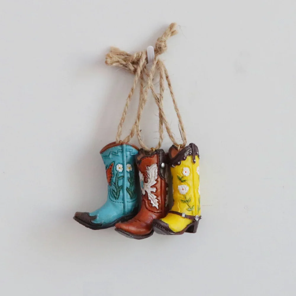 Amerikanischer Cowboy-Stiefel-Anhänger Weihnachtsbaumdekoration Kunstharz-Handwerk Innen- und Außenbereich Cowboy-Hängeornament Zubehör – Detail 4