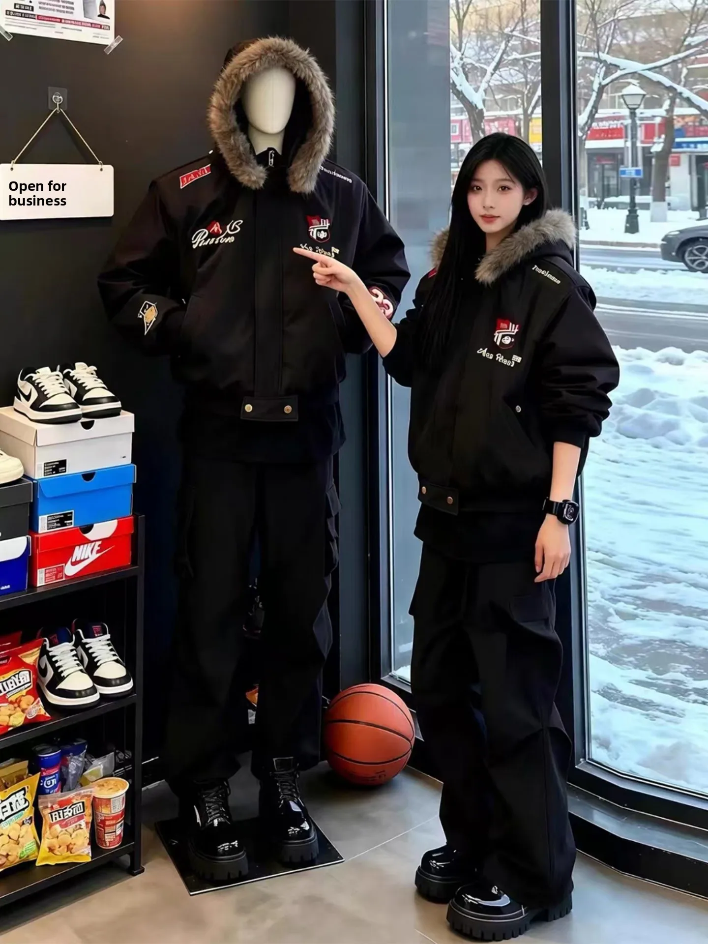 

Утепленная хлопковая куртка мужская зимняя теплая с отстегивающимся меховым воротником, вышивкой, в американском стиле, приталенная, повседневная