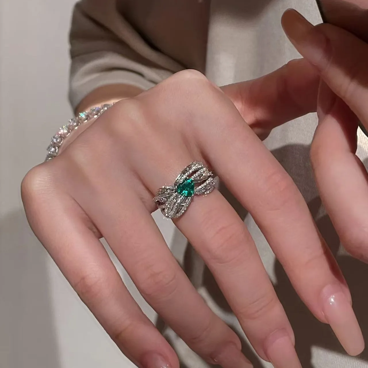 Vintage High-end Green Tourmaline Heart-shaped Rings for Women Banquets Classic Diamond Inlaid Interwoven Ring Banquet Jewelry