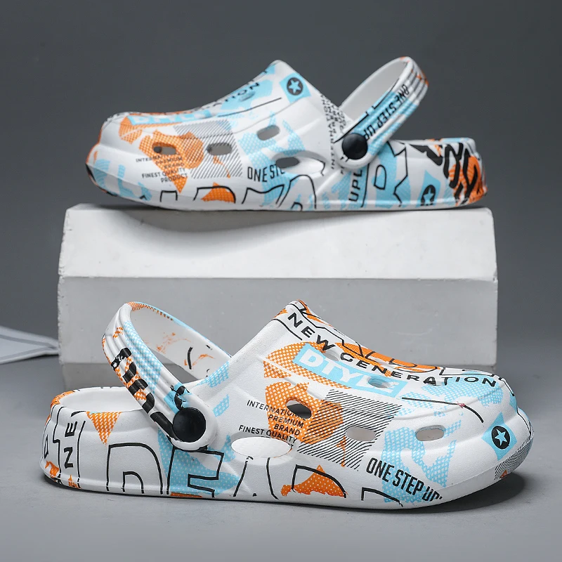 

A pair of children's summer front-cover slippers, soft-bottomed and comfortable hole shoes, size 24/25-34/35，RA-535-1