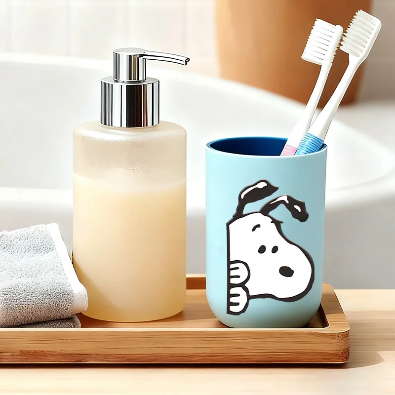 Snoopys tragbarer Zahnbürstenhalter mit Cartoon-Aufdruck, Wasserbecher, leicht zu reinigen, langlebig, praktisch, multifunktionaler Zahnbürstenbecher aus Kunststoff