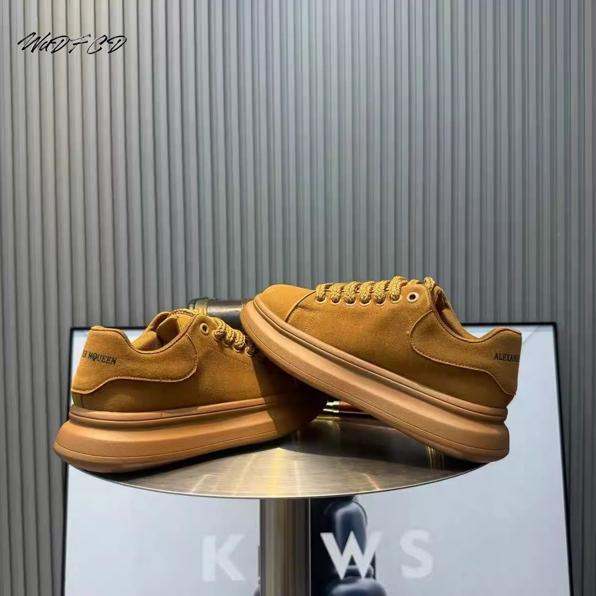 Sneakers Casual Mens Womens Designer Easy Matching White Board Shoes Fashion Leather Breathable Height Increased Platform Shoes