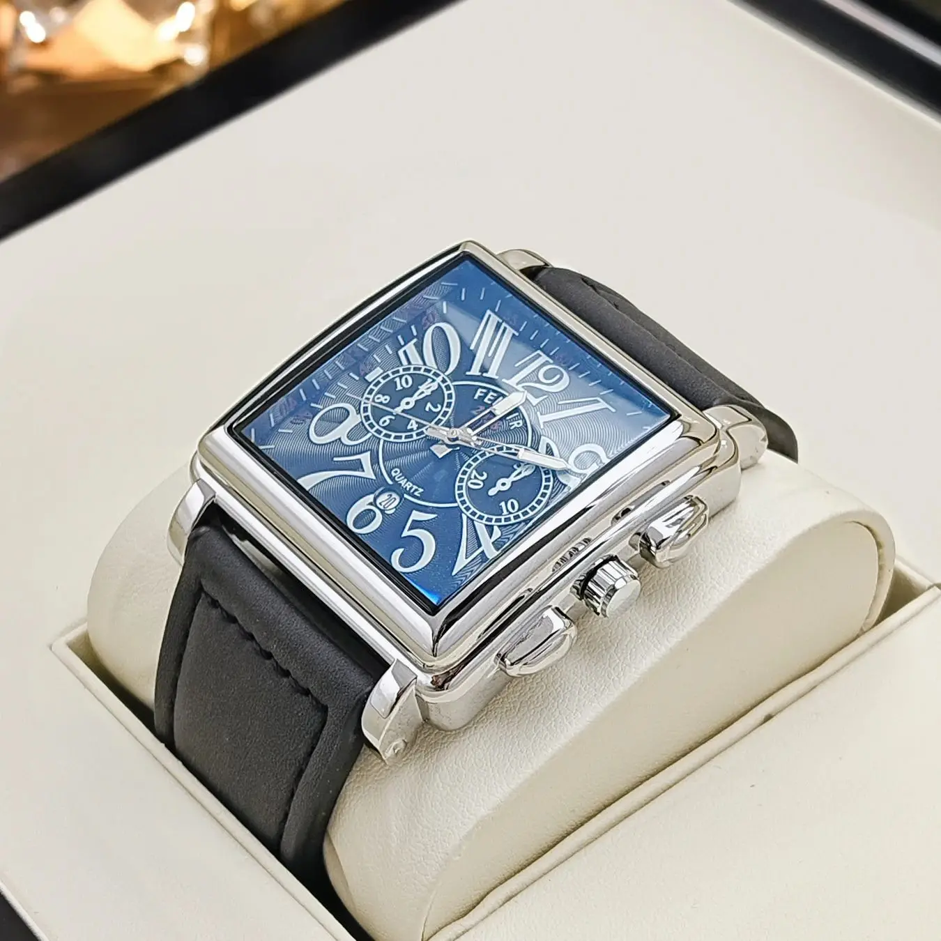 

High-End Luxury Square Watch for Male Students, Korean Style Calendar, Non-Mechanical Watch with Leather Strap, Personalized Large Dial Quartz Watch for Men