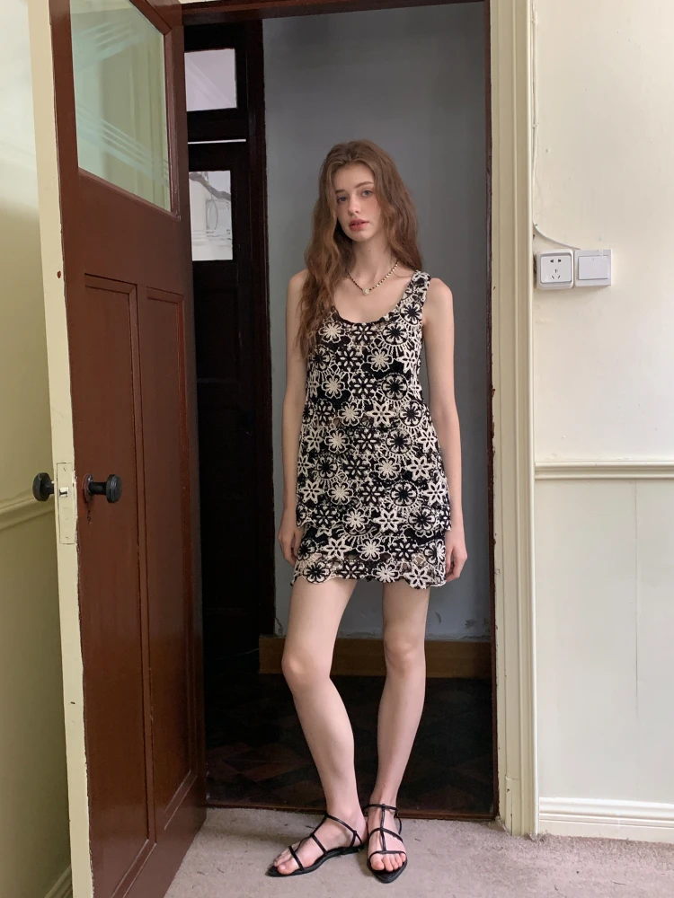 

Новый женский вязаный кружевной жилет с юбкой ZHU, комплект оригинального дизайна с высокой талией, длинный зонный летний наряд све