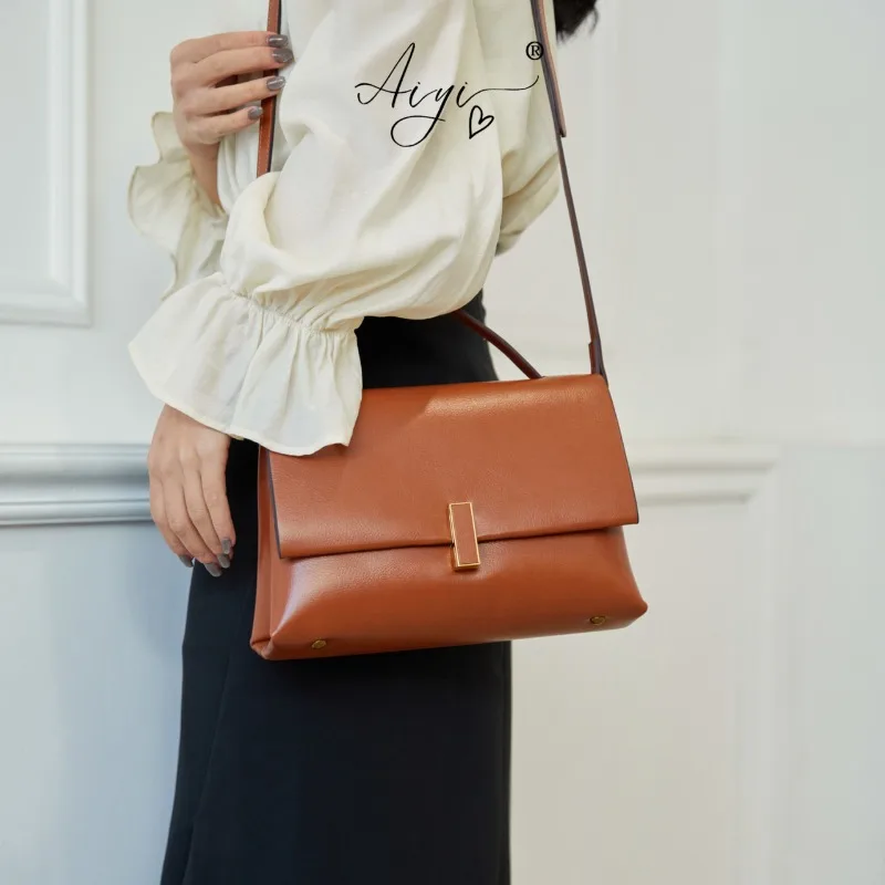 

Luxury Vintage Fashionable Leather Classic Tote Bag With Large Capacity For Women And Solid Color