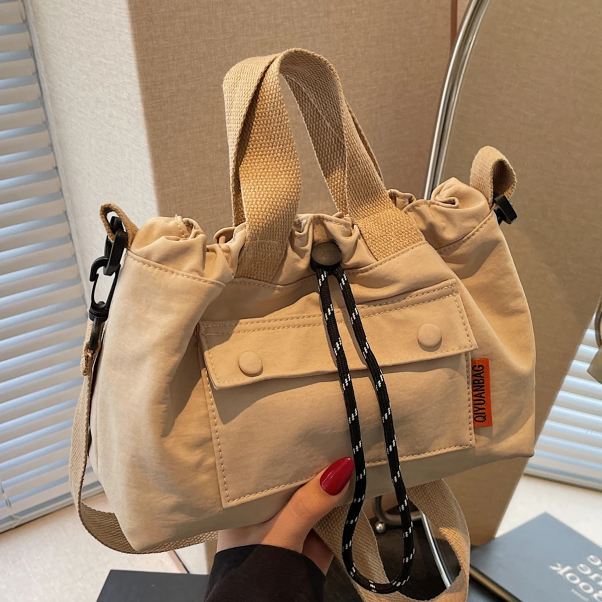 Die neue Unisex-Umhängetasche, funktionale Outdoor-Schultertasche, Pendler-Schultertasche, Aufbewahrungstasche, Damen-Rucksack mit Kontrastfarben – Detail 13