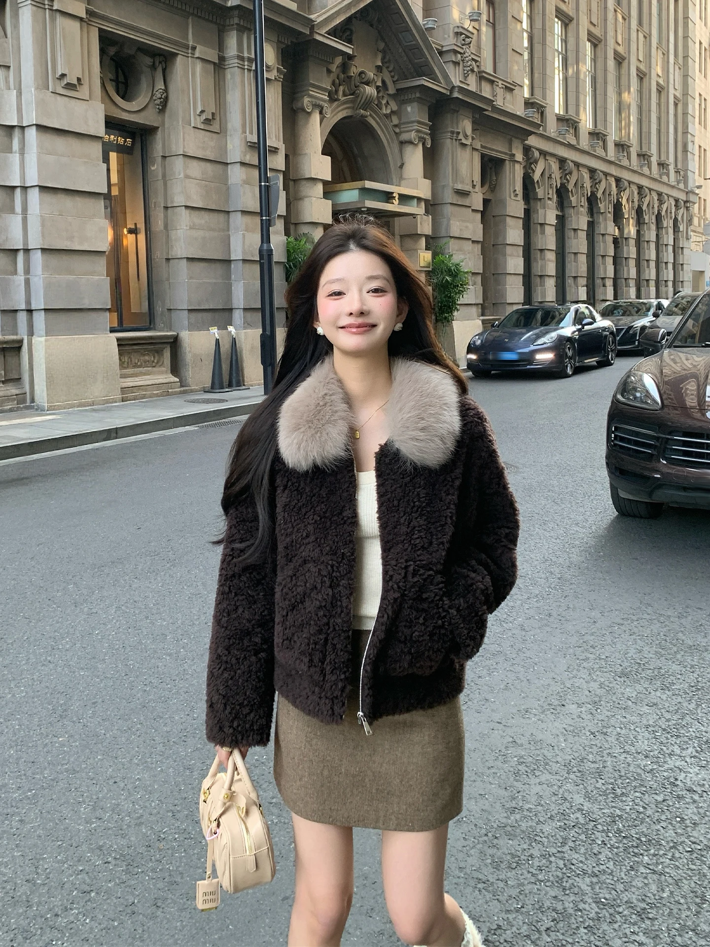 

Модное женское зимнее пальто Young Sle с отделкой из овечьей шерсти, квадратным воротником, длинными рукавами, удобное и теплое, из кожи с меховой отделкой