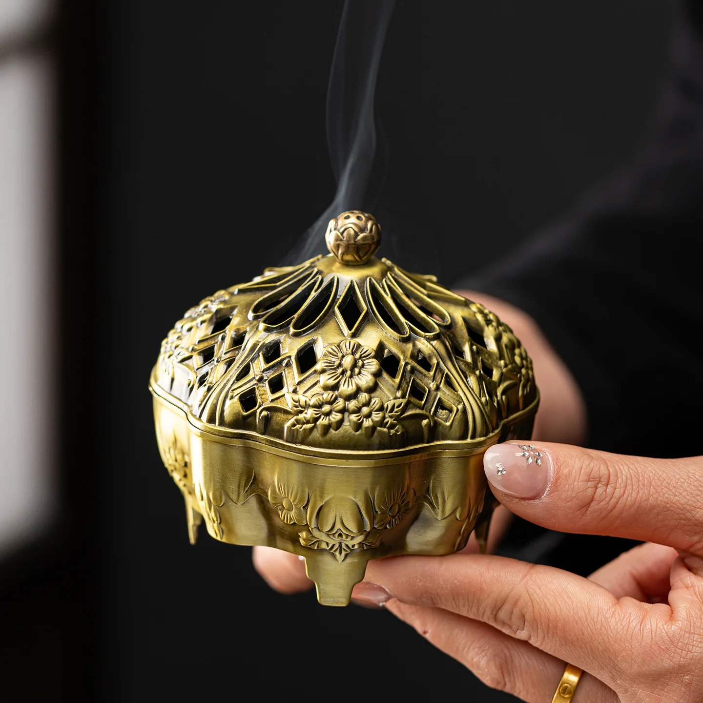 1-pack Four-Legged Flower-Patterned Incense Burner, Creative Zen-Style Incense Holder, Home Indoor Incense Burner