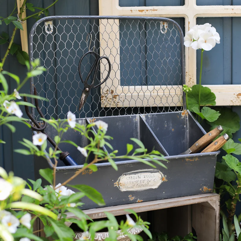 Outdoor Wall Hand Flowerpot Under Shelf Storage Metal Mesh Basket Courtyard Organizer Farmhouse Wall Hanging Home Decorate