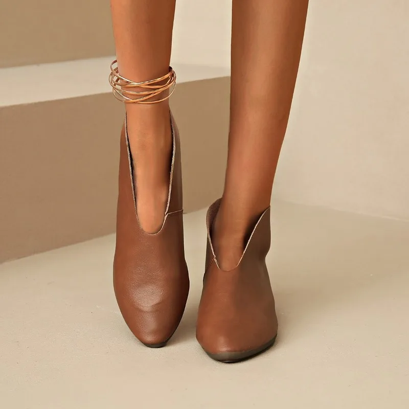 2025 New Shoes Female Women's Fashionable Boots Retro Modern Boots Women Pointed Toe Slip on Low Heel Outdoor Shoes Women