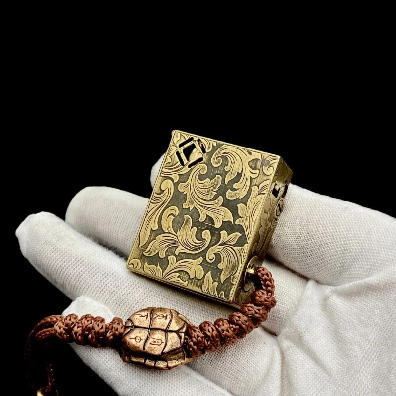 

Винтажная латунная керосиновая зажигалка Trench Dragon Flame с резным узором в виде лозы, с боковым подъемным механизмом, миниатюрная квадратная портативная, подарок для мужчин