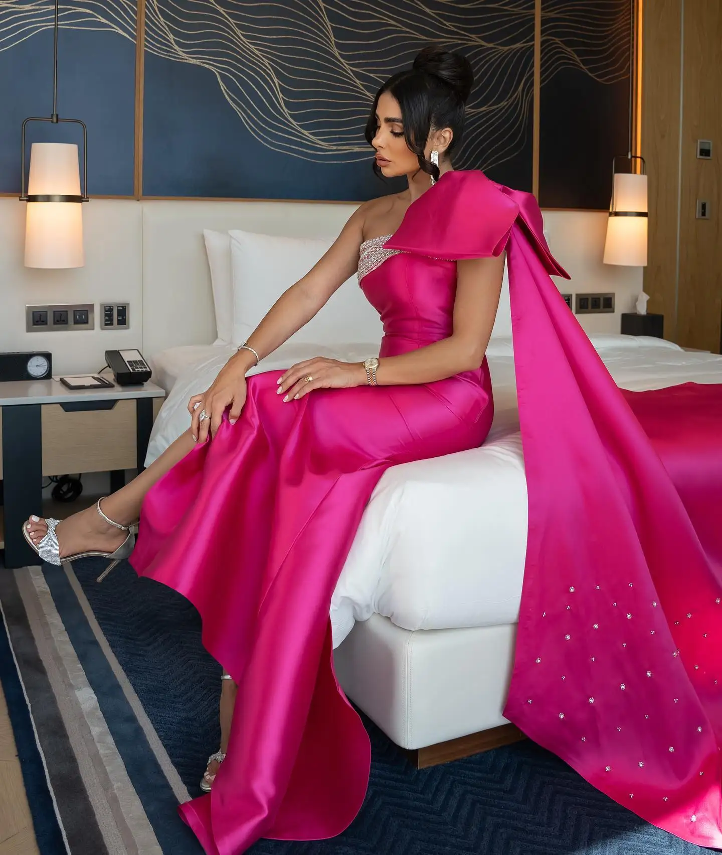 EDECPBM Robes de mariée personnalisées pour les fêtes Perles d'ongles Robe de soirée pour femme Satin فسات Б Khuṁеakirч bagoнее Tail Gala de bal