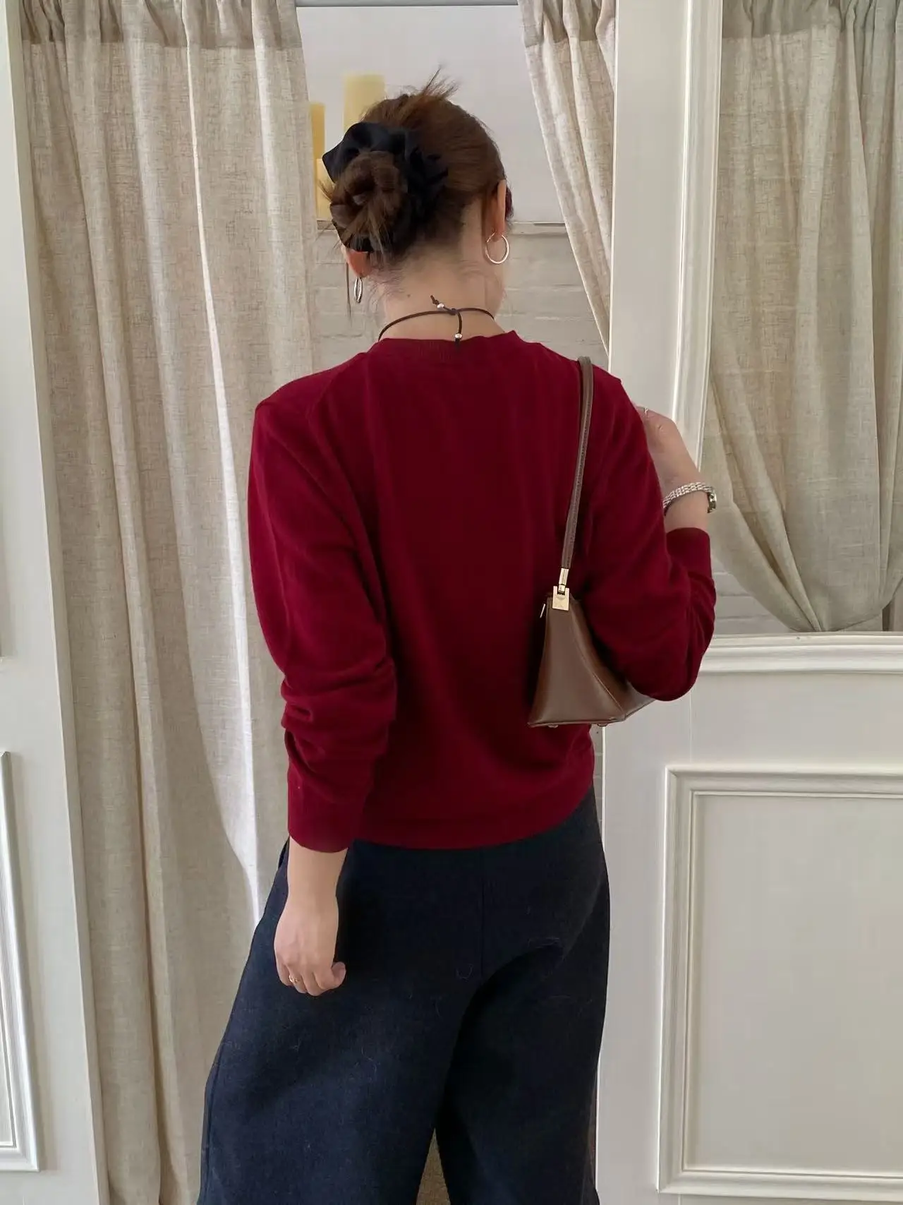 سترة نسائية من صوف ميرينو 100% أنيقة بلون نقي ورقبة دائرية سترة تريكو صديقة للبشرة ناعمة للاستخدام اليومي طراز متعدد الاستخدامات