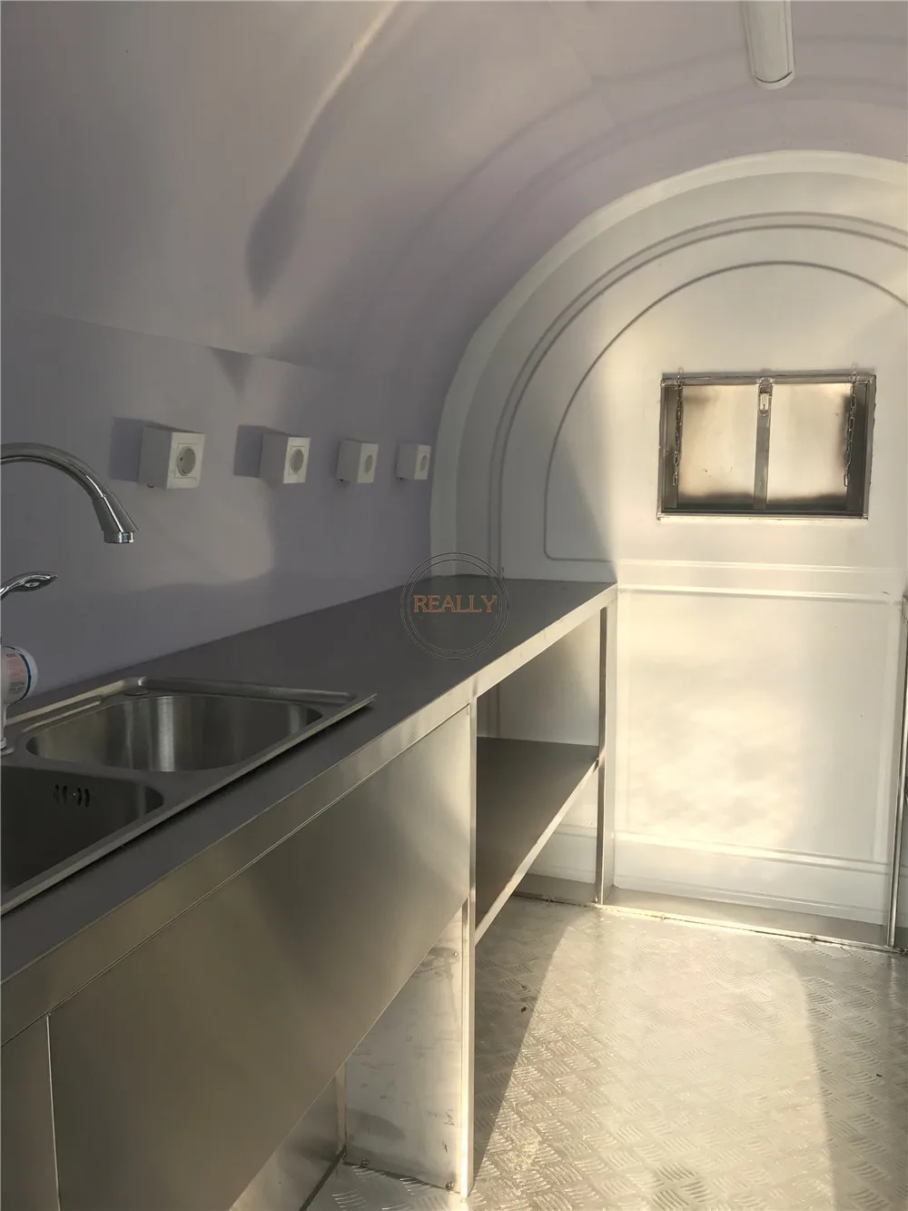 Verdure Tipo retrò Rimorchio mobile per alimenti Caffè Pizza Camion Cupcake BBQ Può aggiungere congelatore Friggitrice Spremiagrumi