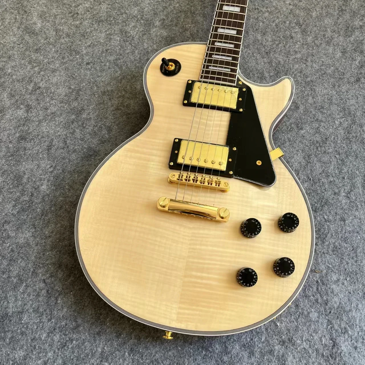 

Customized electric guitar in stock, made of solid wood material with bright paint finish, professional standard, fast delivery