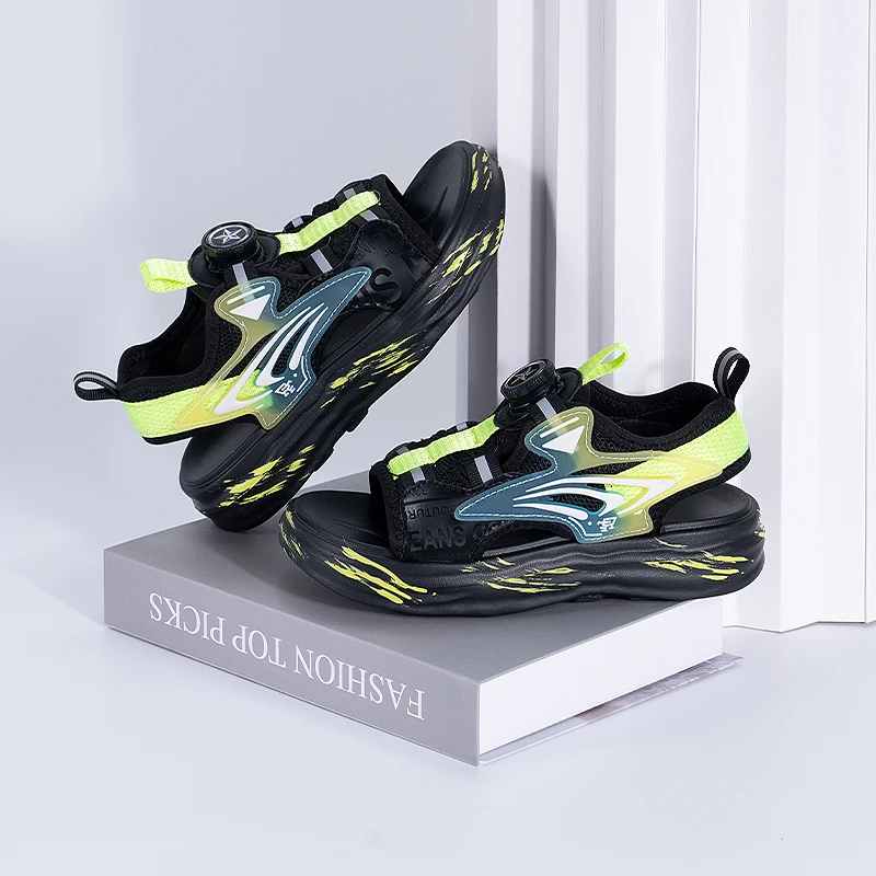 

A pair of children's summer open-toe sports sandals with rotating buckles, comfortable flat soles, sizes 31-39,HML-L2F001