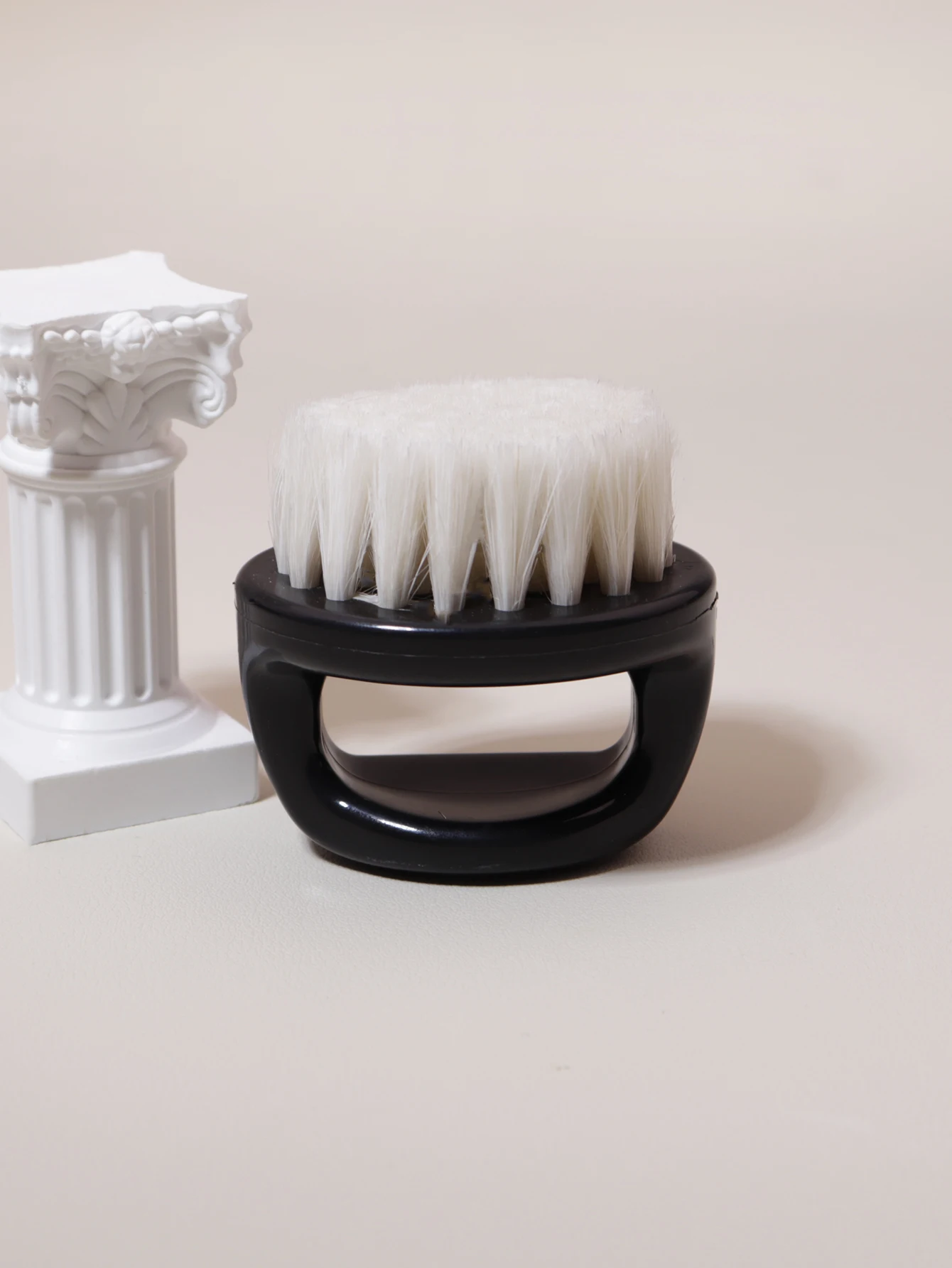 

1 шт., набор колец и пальцев, щетка для подметания и удаления пыли, щетка для волос из мягкой шерсти, парикмахерская, специально для париков из натуральных волос