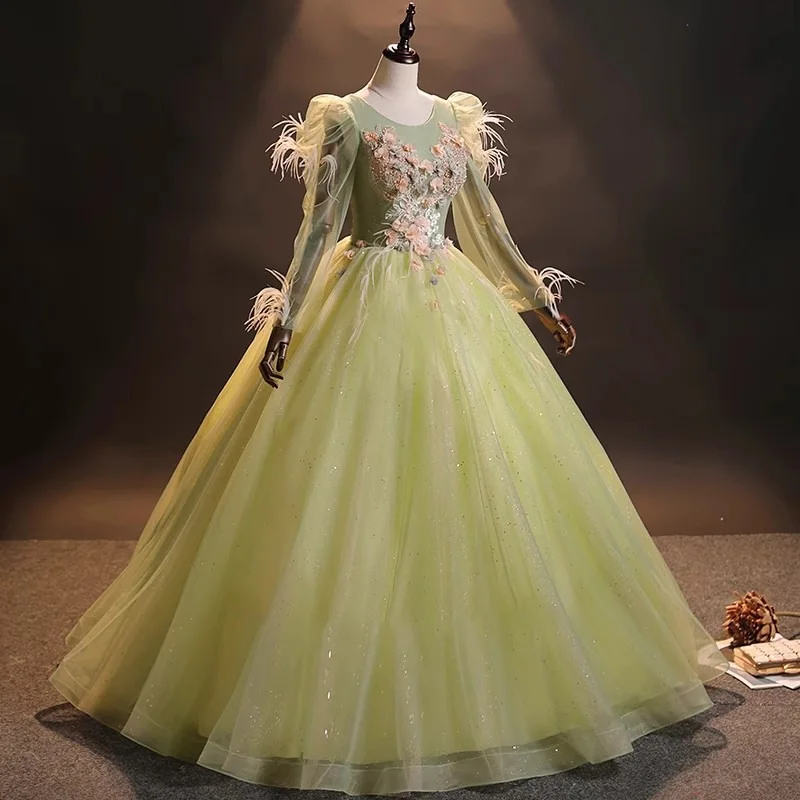 Abito Quinceanera verde chiaro di lusso con piume maniche lunghe in rilievo 3D fiore Applique principessa lunghezza del pavimento abito da ballo formale