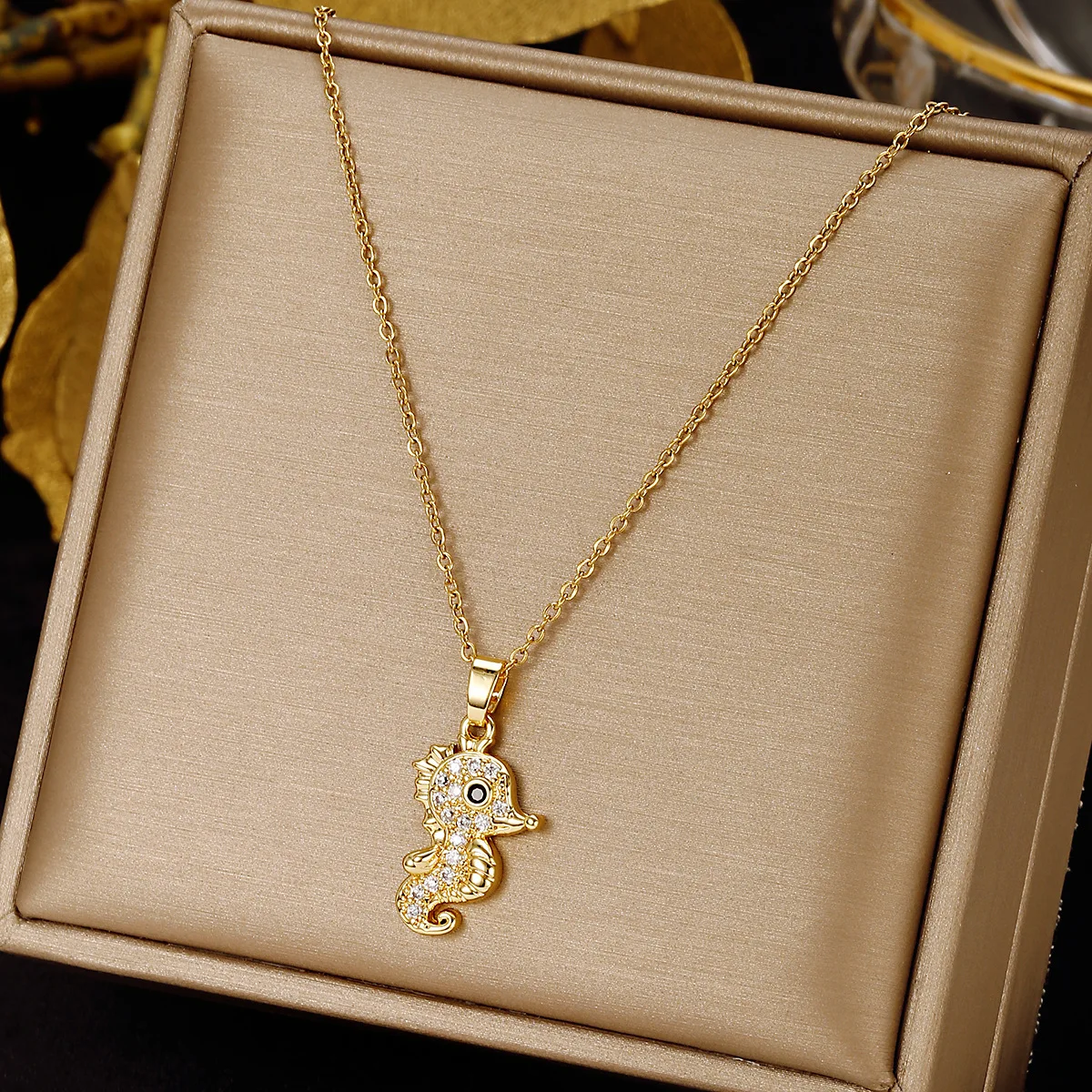 

Cute Sea Horse Necklace Women's Cool Charming Choker Lovely Romantic Hippocampus Pendant with Chain Delicate Gift for Girls
