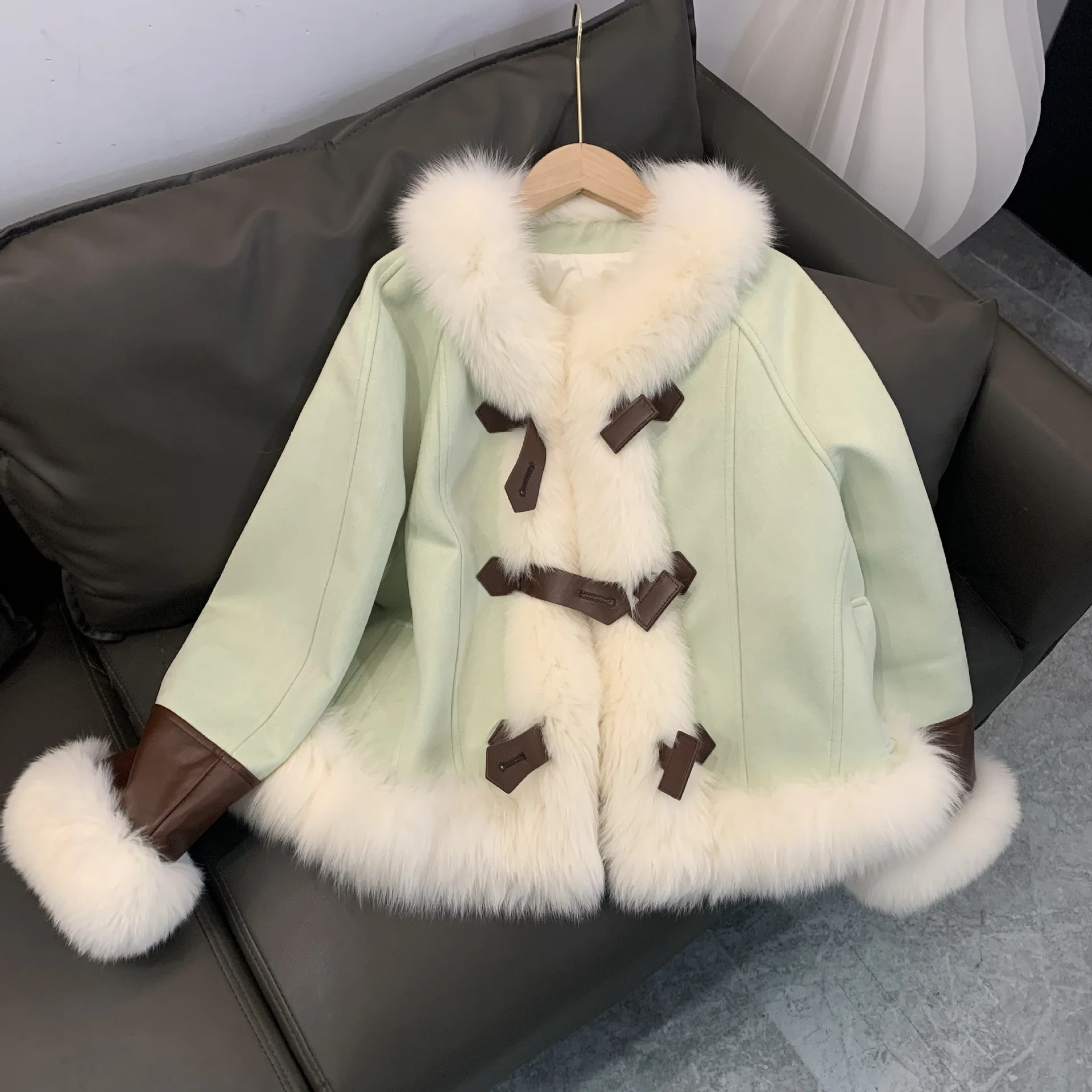 

2023 winter new fox fur coat women's cloak short sheepskin