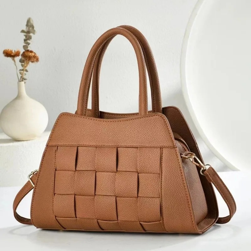 

Designer Elegant Vintage Diaper Bag For Women Leather Crossbody Bag Minimalist Chic Stylish Letter Logo