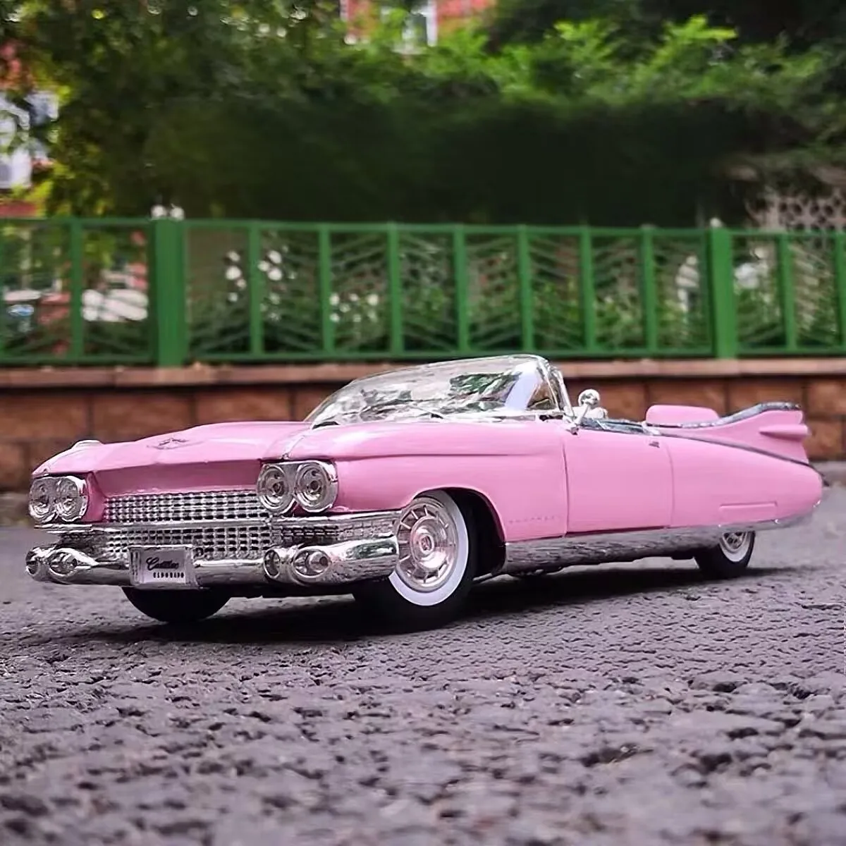 

Maisto 1:18 Pink Cadillac Eldorado Biarritz Alloy Classic Luxy Car Model Diecast Metal Retro Old Vehicles Car Model Kid Toy Gift