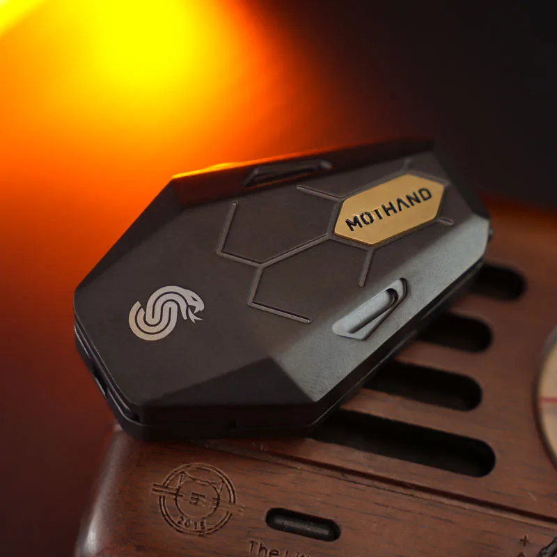 شوكة ضبط مزدوجة الطبقة قسم مغناطيسي بطاقة دفع edc سبائك الزركونيوم المدمج في لوحة متوسطة لعبة تخفيف التوتر عملة البوب